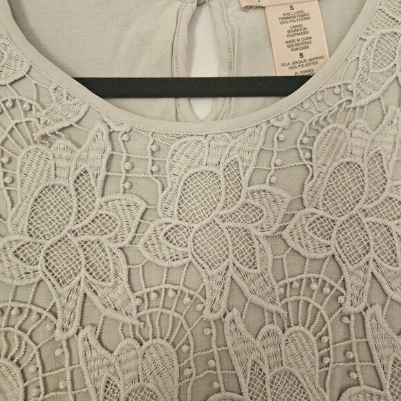 Philosophy Gray Lace Short Sleeve Blouse Sz S - Picture 4 of 8